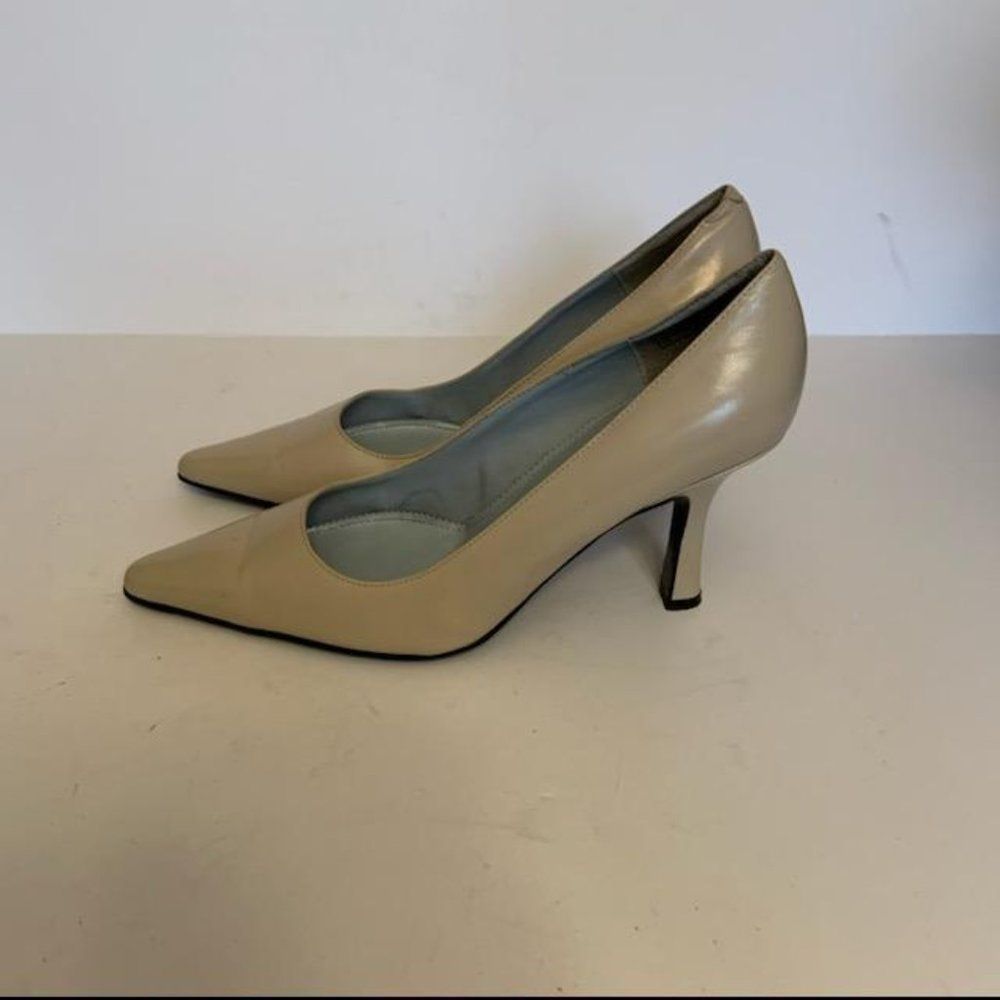Etienne Aigner Cream Closed Toe Pumps 8M - Picture 7 of 11